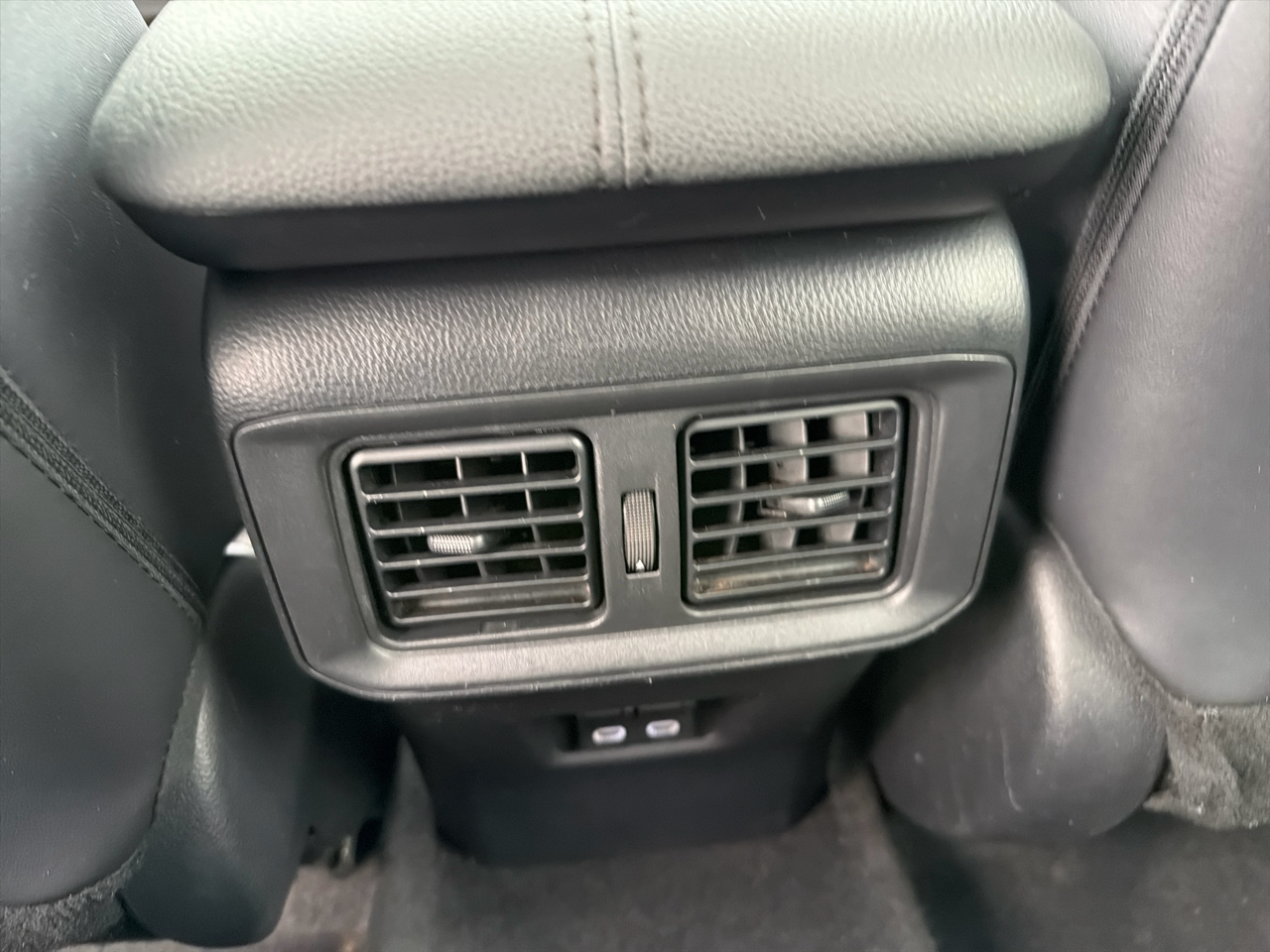 Toyota RAV4 XLE Premium AWD (Natl) 2023