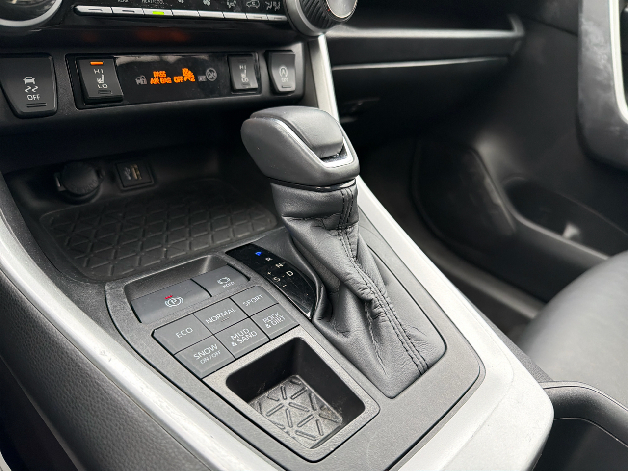 Toyota RAV4 XLE Premium AWD (Natl) 2023