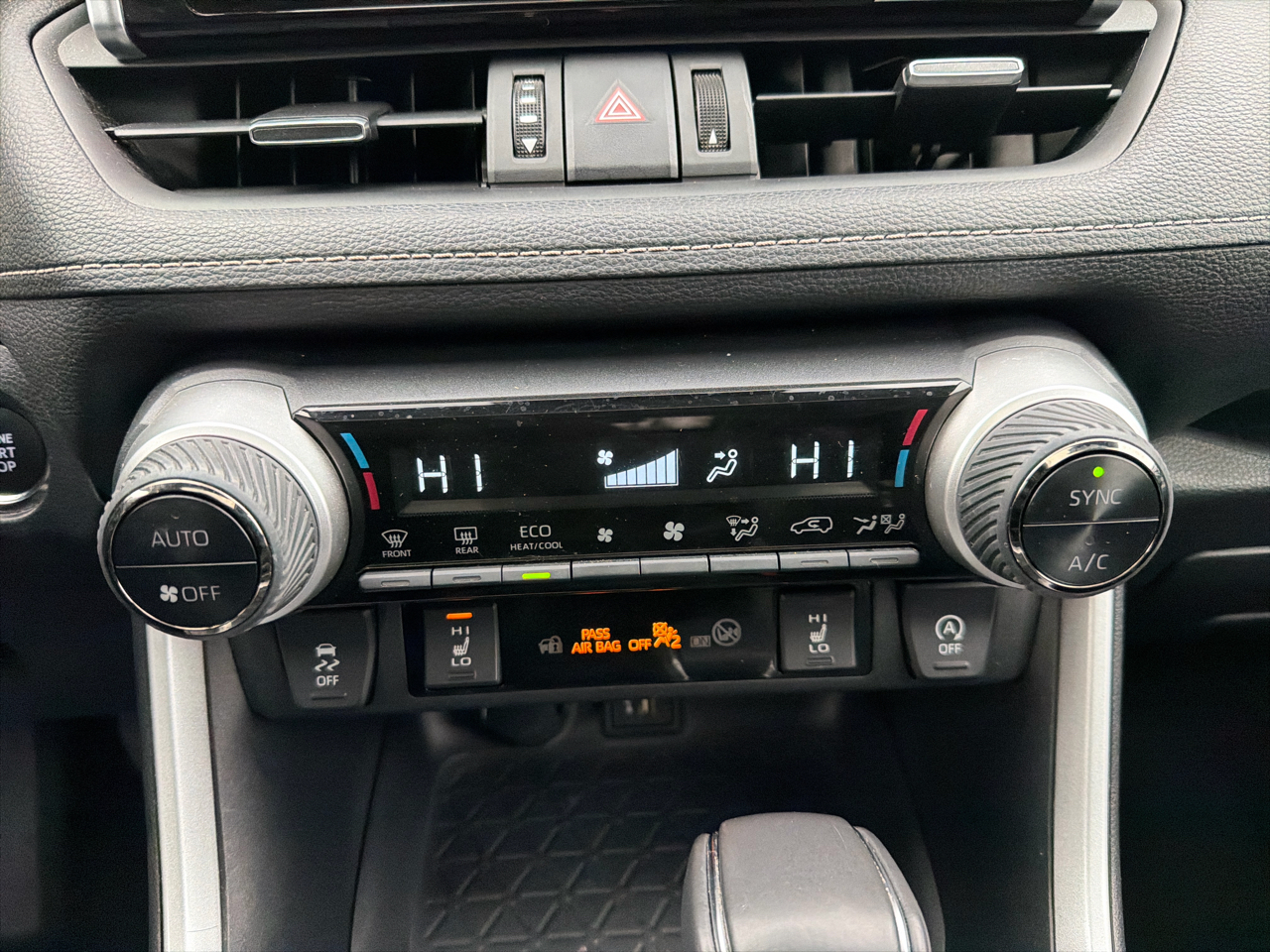 Toyota RAV4 XLE Premium AWD (Natl) 2023