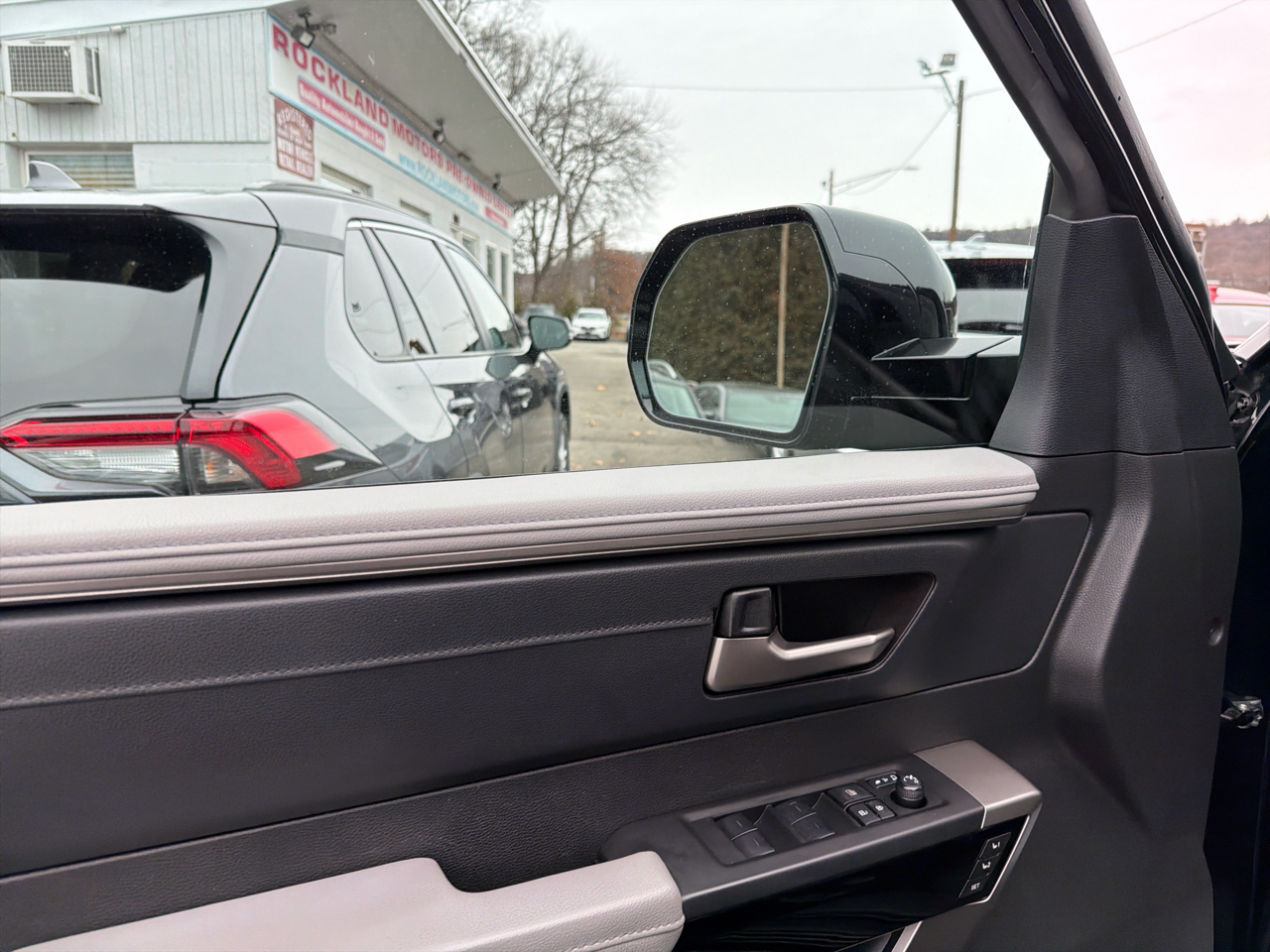 Toyota Tundra 4WD Platinum CrewMax 5.5' Bed (Natl) 2024