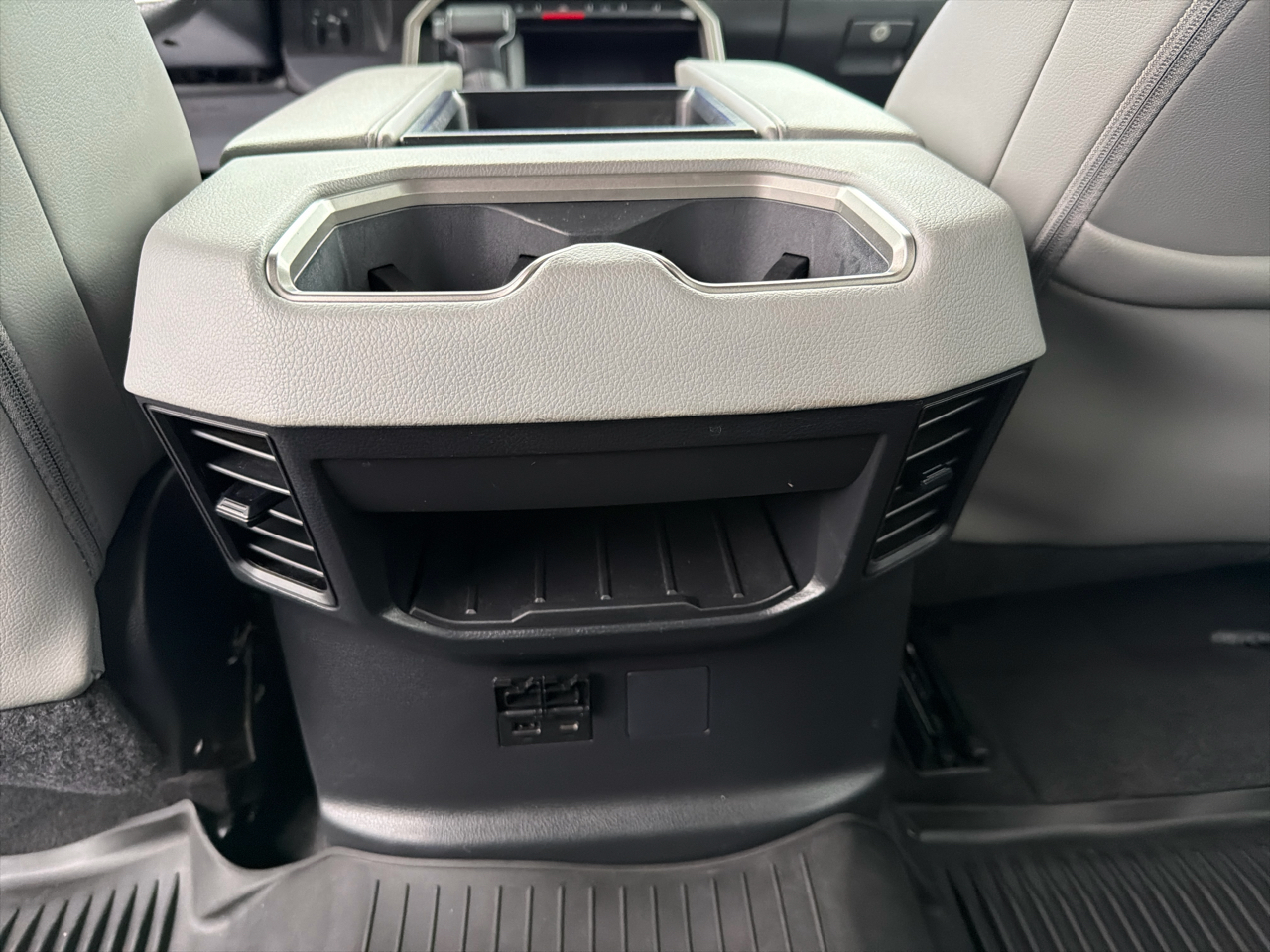 Toyota Tundra 4WD Platinum CrewMax 5.5' Bed (Natl) 2024