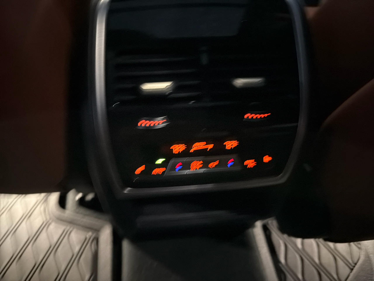 BMW X7 M60i Sports Activity Vehicle 2023