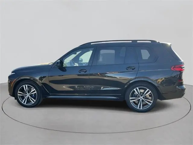 BMW X7 M60i Sports Activity Vehicle 2023