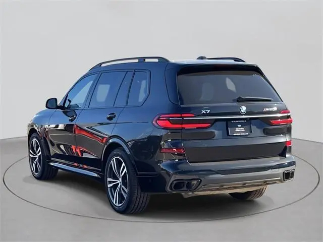 BMW X7 M60i Sports Activity Vehicle 2023