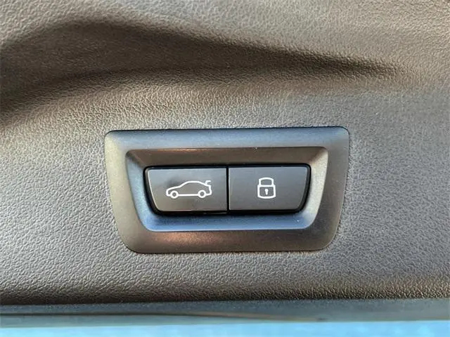 BMW X7 M60i Sports Activity Vehicle 2023