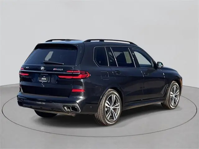 BMW X7 M60i Sports Activity Vehicle 2023