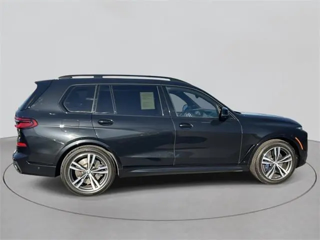 BMW X7 M60i Sports Activity Vehicle 2023