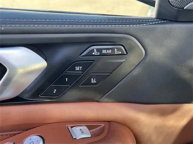 BMW X7 M60i Sports Activity Vehicle 2023