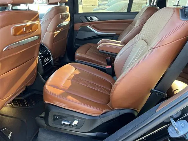 BMW X7 M60i Sports Activity Vehicle 2023