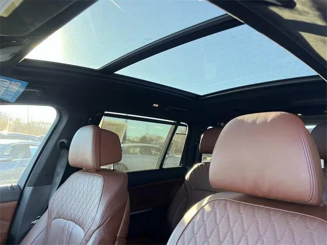 BMW X7 M60i Sports Activity Vehicle 2023