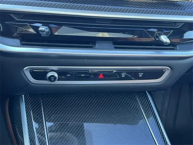 BMW X7 M60i Sports Activity Vehicle 2023