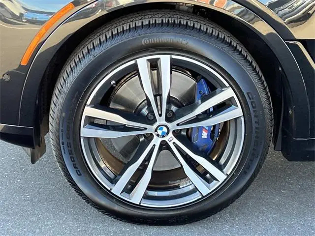 BMW X7 M60i Sports Activity Vehicle 2023