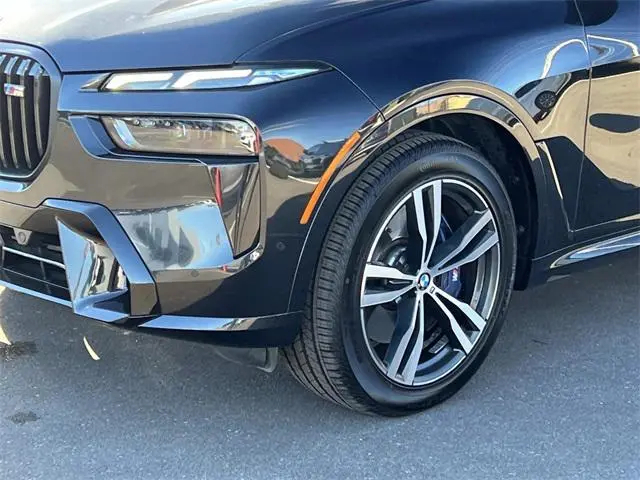 BMW X7 M60i Sports Activity Vehicle 2023