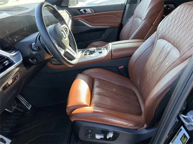 BMW X7 M60i Sports Activity Vehicle 2023