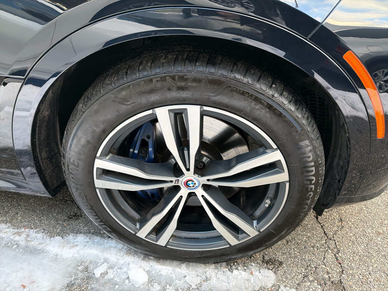 BMW X7 M60i Sports Activity Vehicle 2023