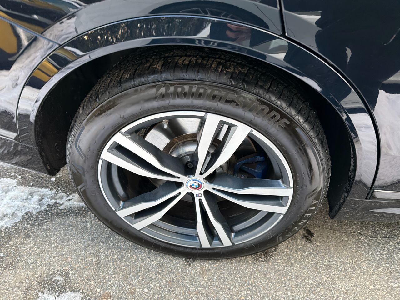 BMW X7 M60i Sports Activity Vehicle 2023