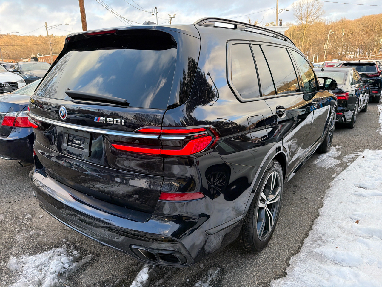 BMW X7 M60i Sports Activity Vehicle 2023