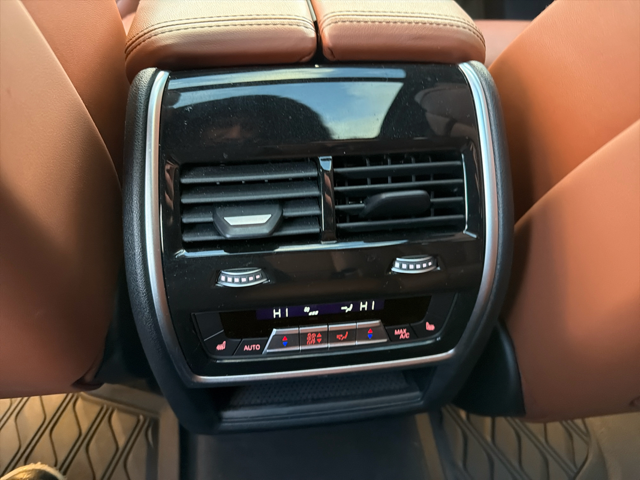 BMW X7 M60i Sports Activity Vehicle 2023