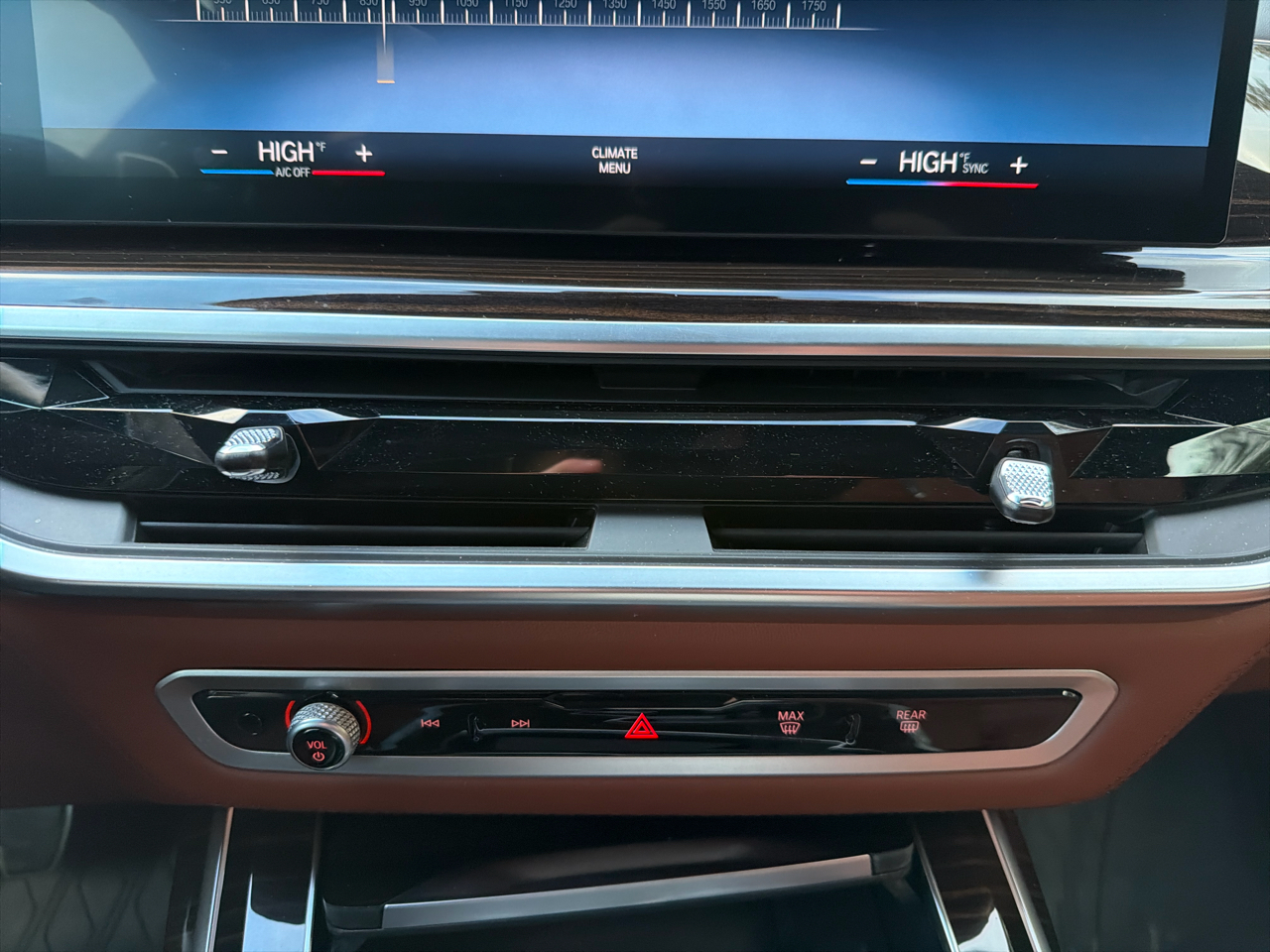 BMW X7 M60i Sports Activity Vehicle 2023