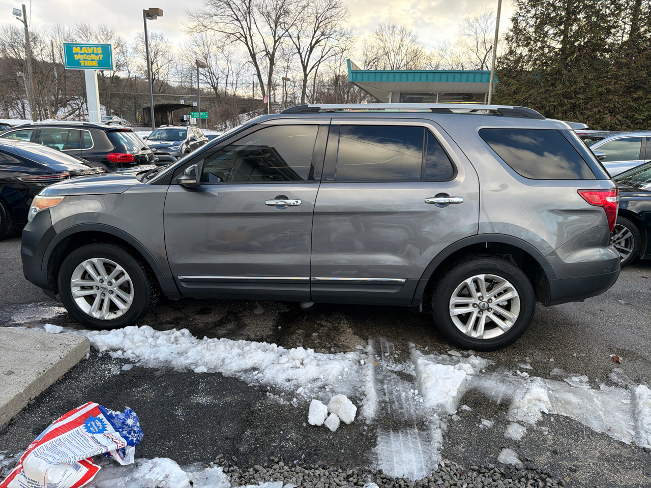 Ford Explorer 4WD 4dr XLT 2011