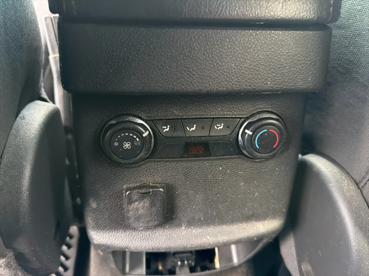 Ford Explorer 4WD 4dr XLT 2011