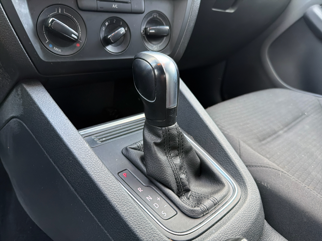 Volkswagen Jetta Sedan 4dr Auto 2.0L S 2015