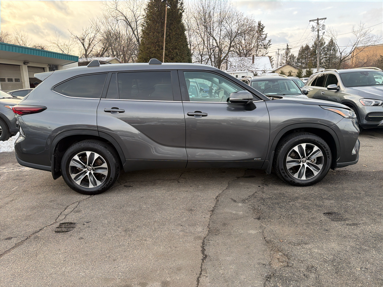 Toyota Highlander Hybrid XLE AWD (Natl) 2024