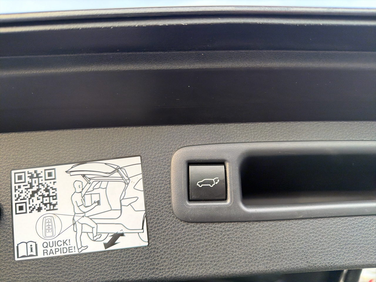 Toyota Highlander Hybrid XLE AWD (Natl) 2024