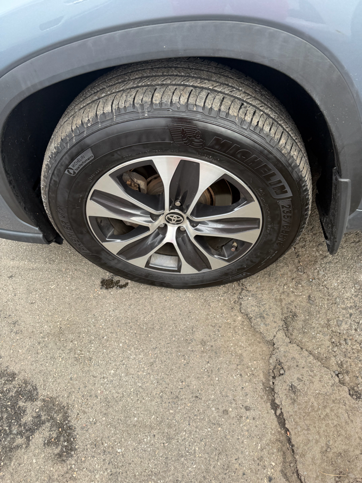 Toyota Highlander XLE AWD (Natl) 2020