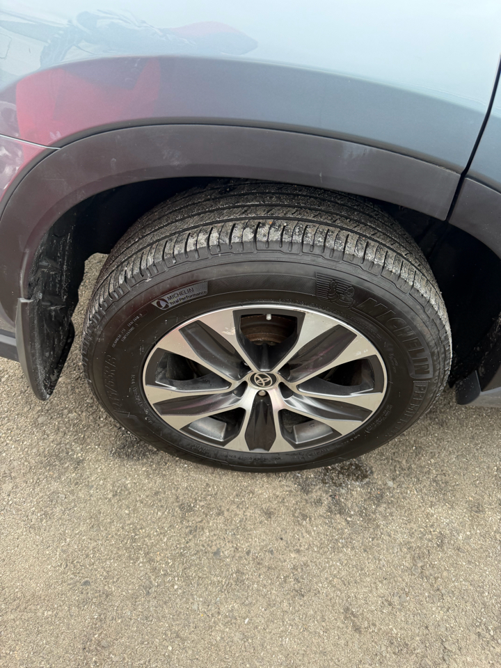 Toyota Highlander XLE AWD (Natl) 2020