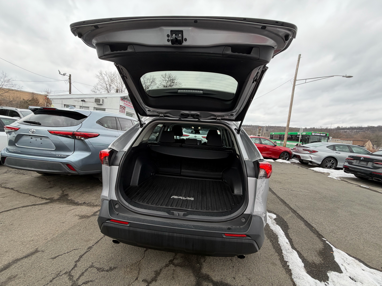 Toyota RAV4 LE AWD (Natl) 2022