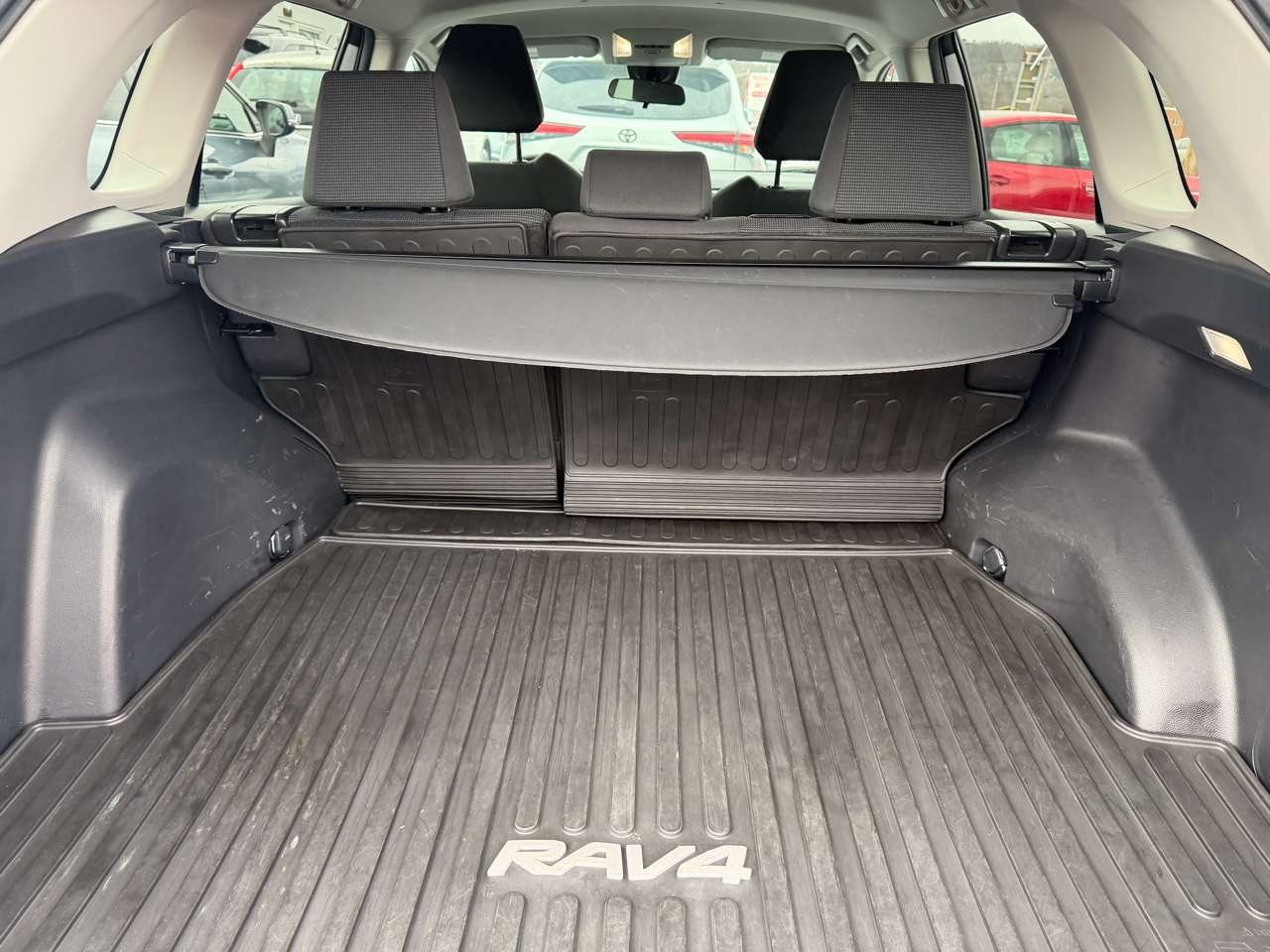 Toyota RAV4 LE AWD (Natl) 2022