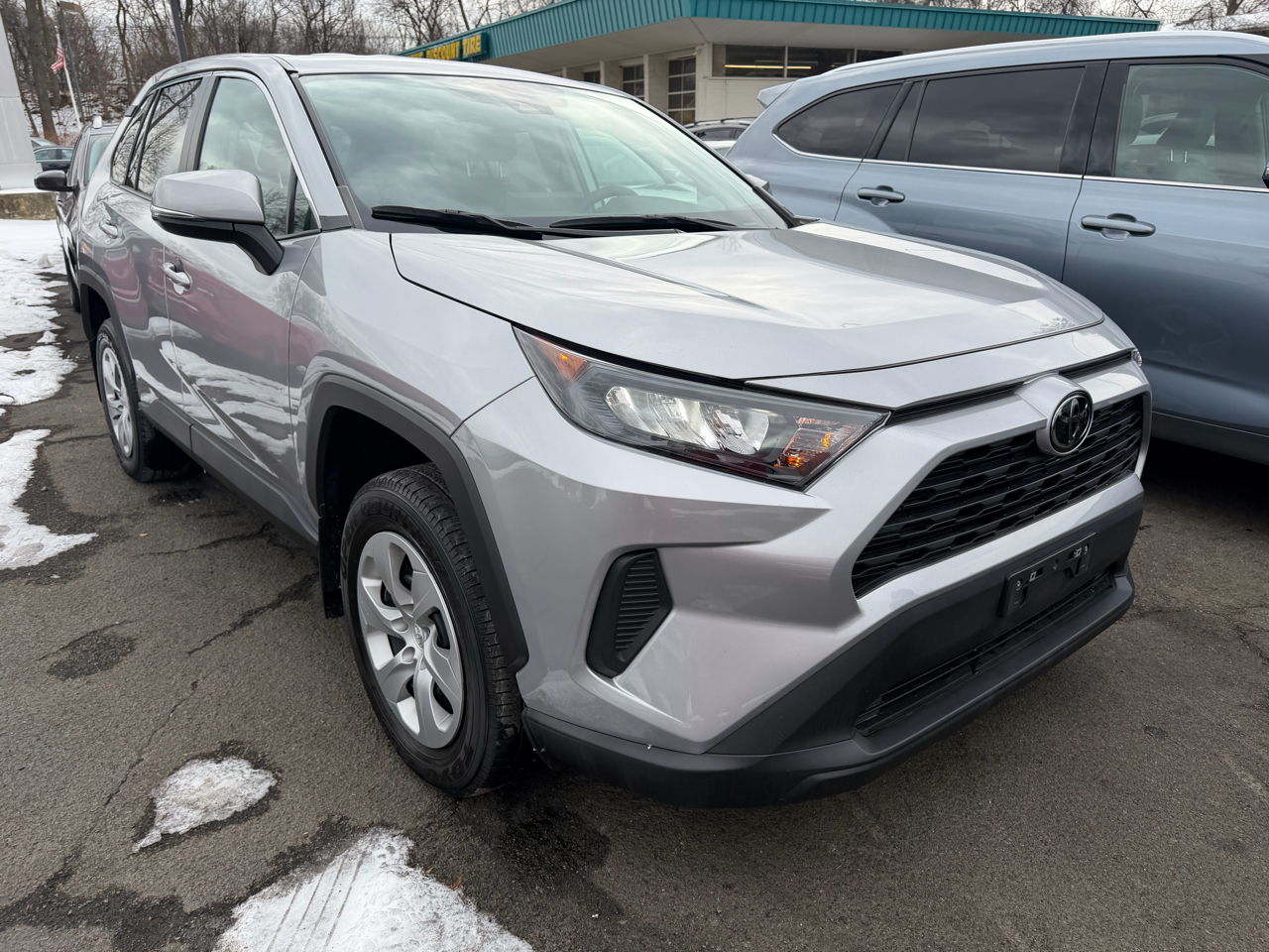 Toyota RAV4 LE AWD (Natl) 2022
