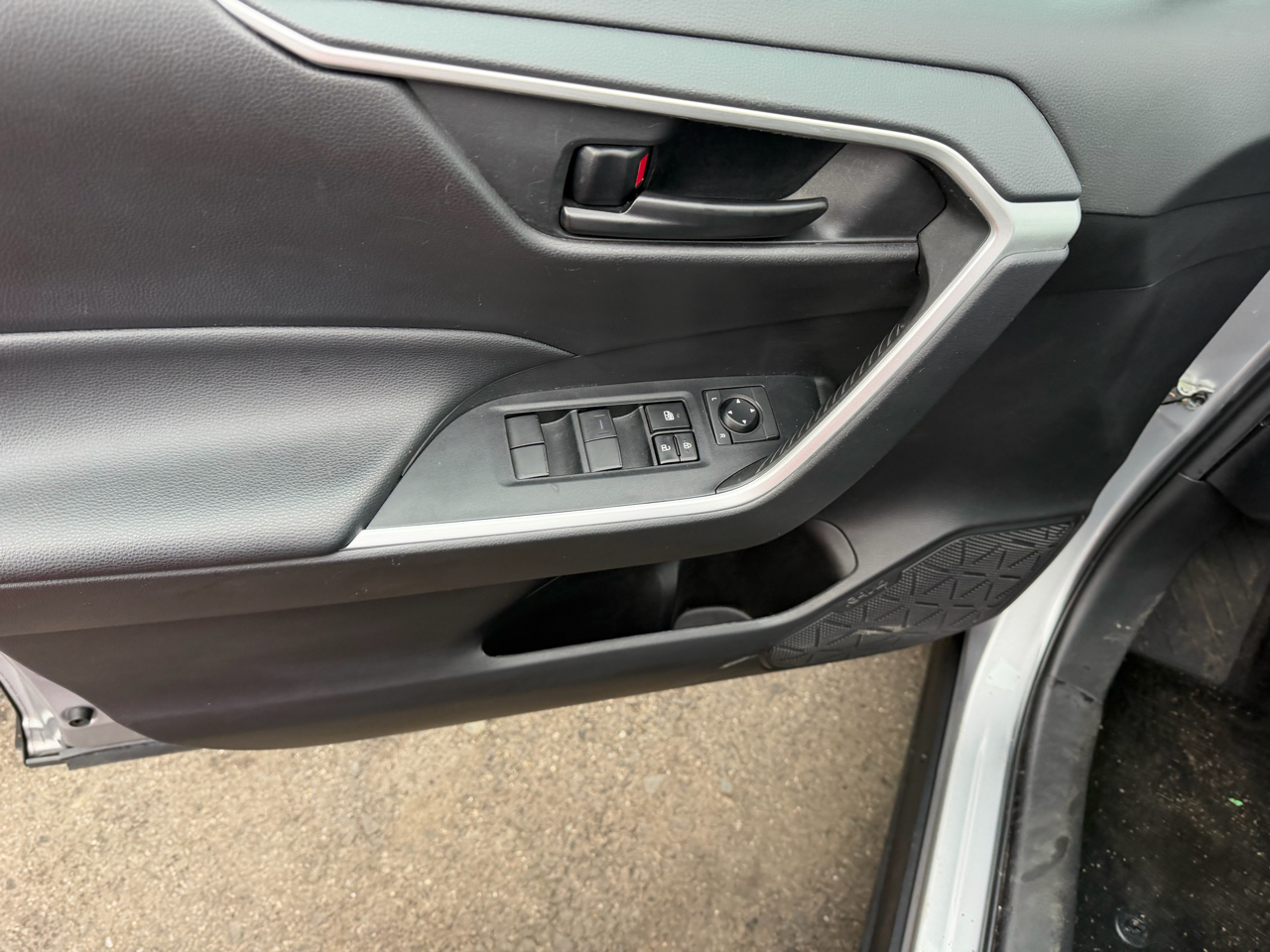 Toyota RAV4 LE AWD (Natl) 2022