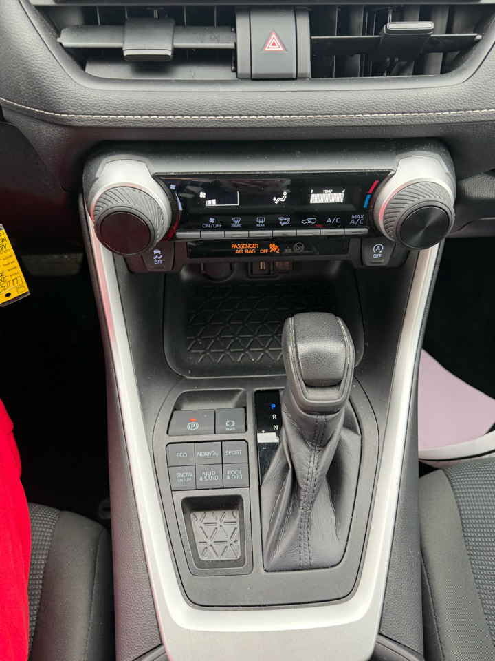 Toyota RAV4 LE AWD (Natl) 2022