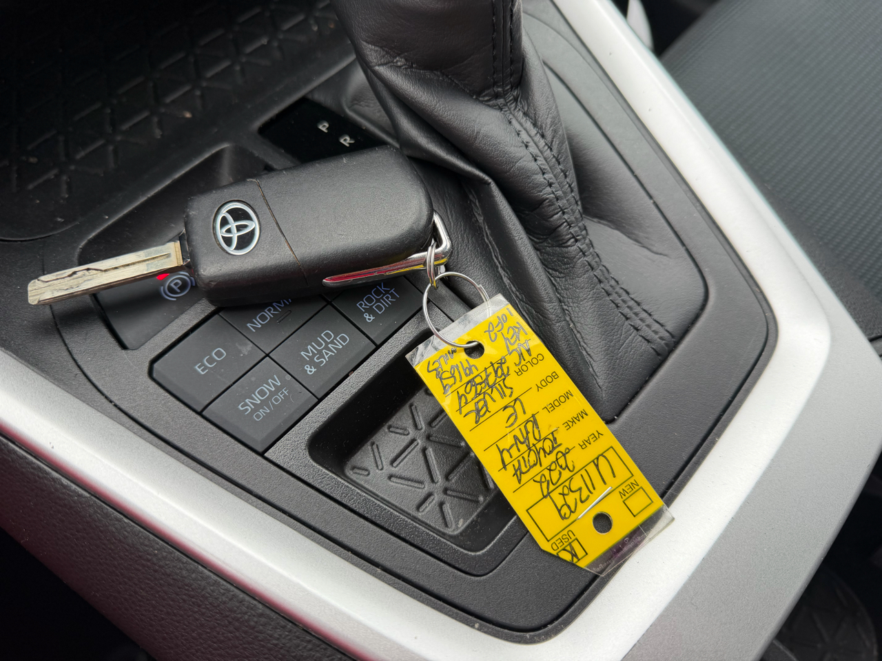 Toyota RAV4 LE AWD (Natl) 2022