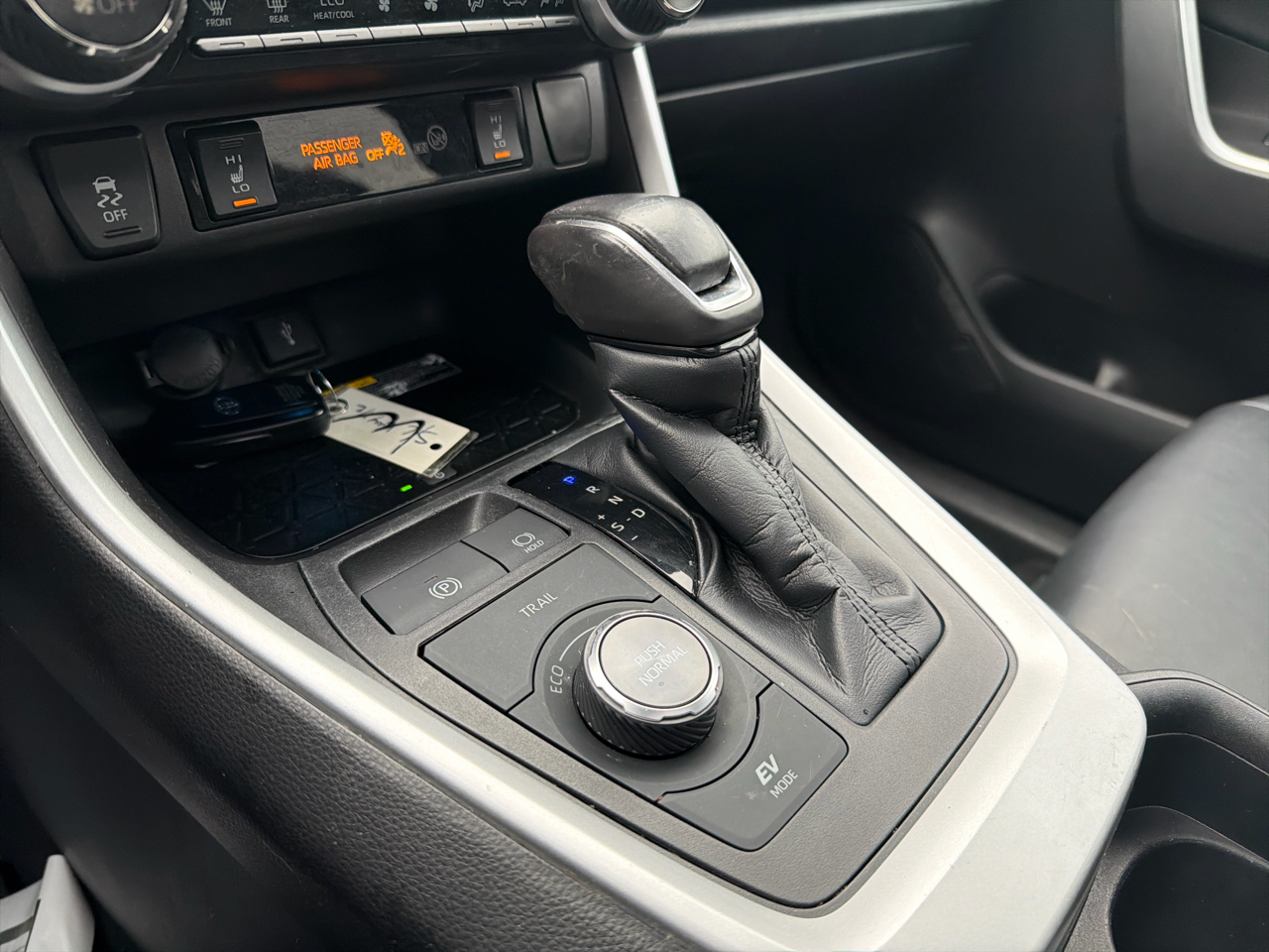 Toyota RAV4 Hybrid XSE AWD (Natl) 2020