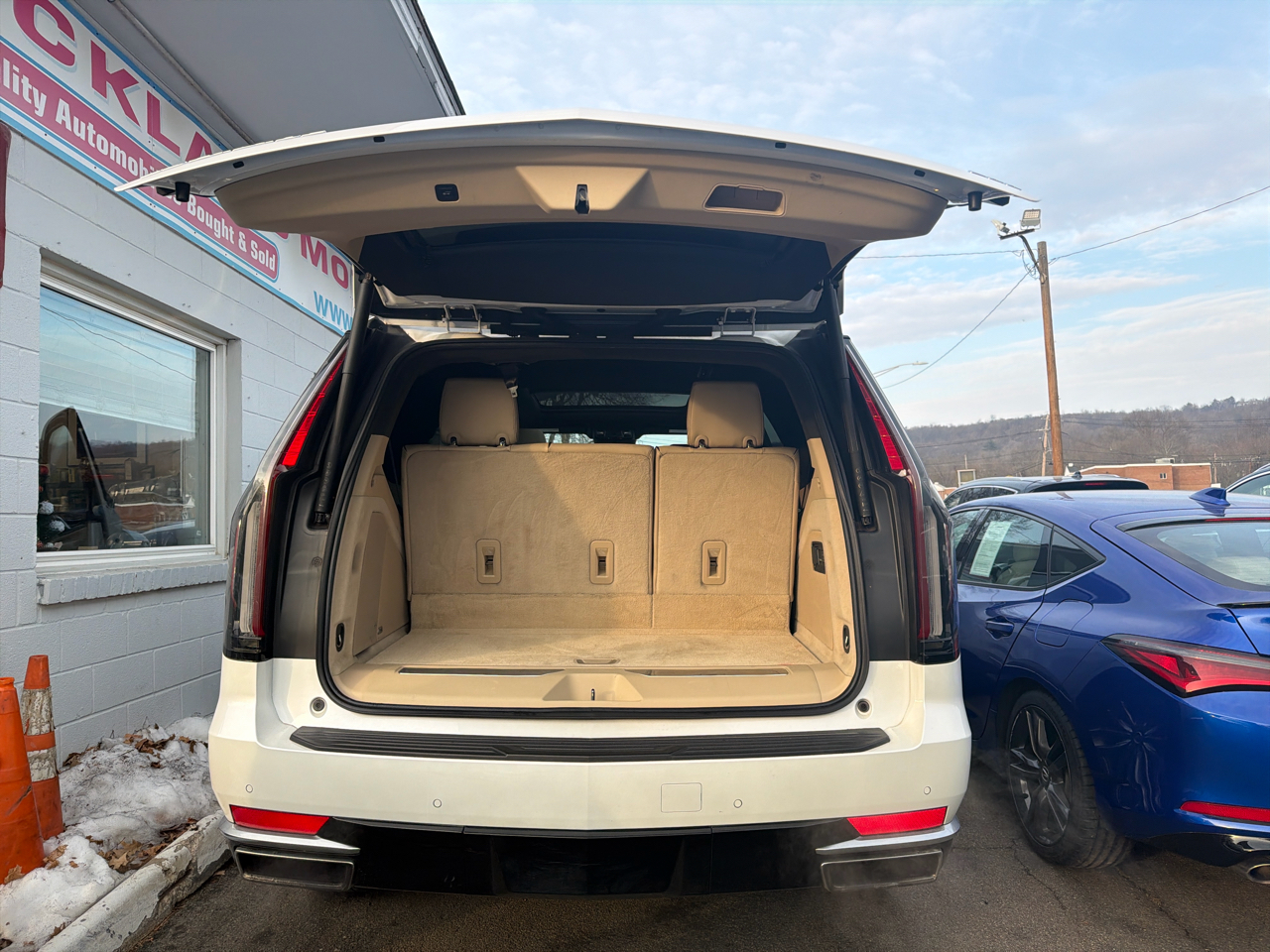 Cadillac Escalade 4WD 4dr Premium Luxury 2021