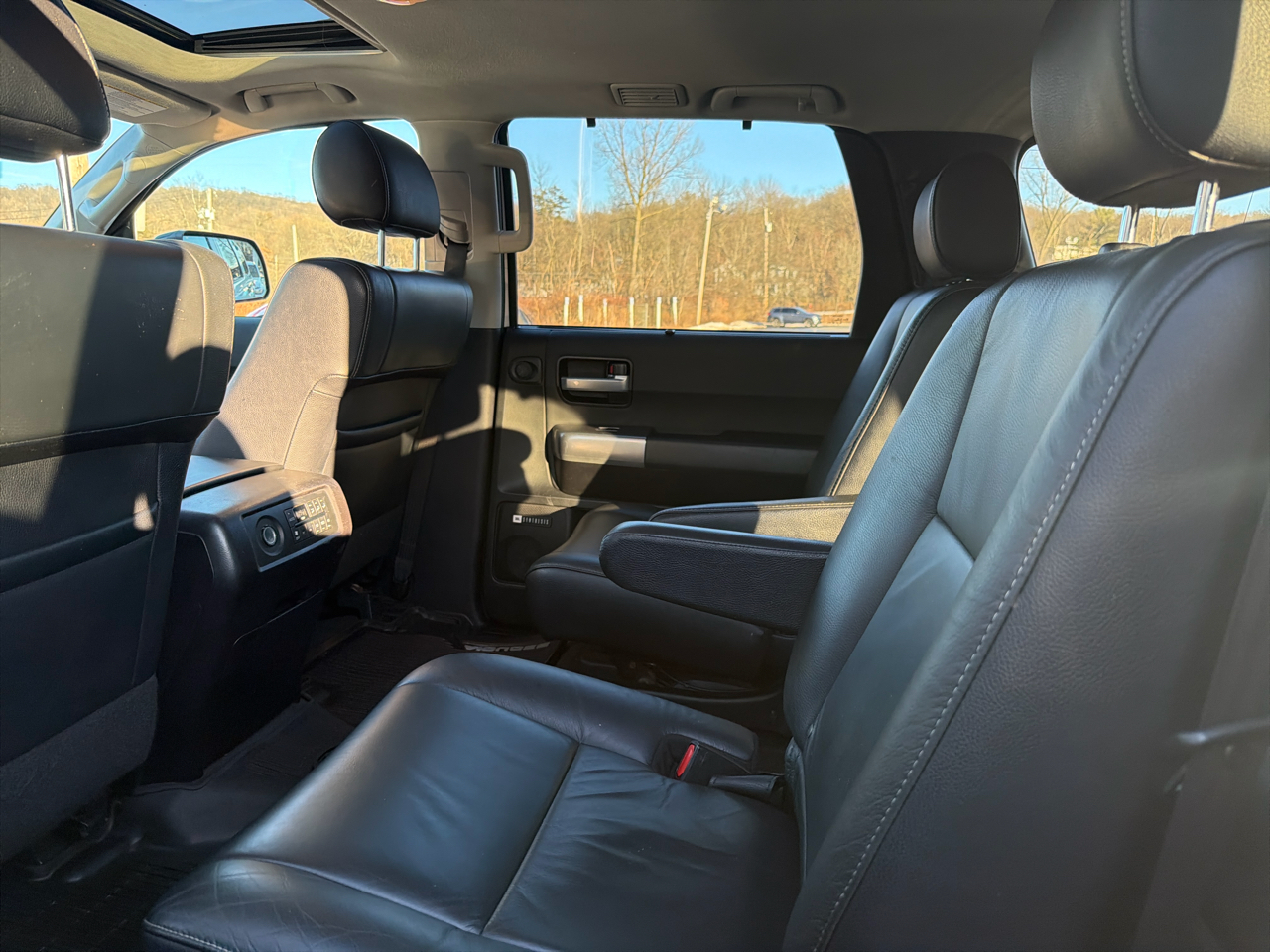 Toyota Sequoia Nightshade 4WD (Natl) 2021