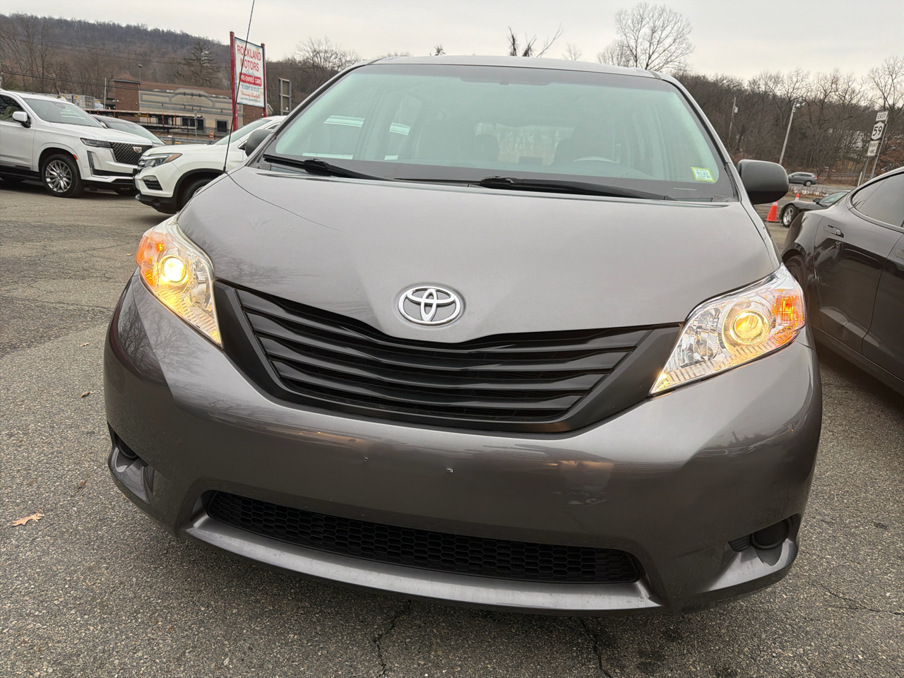 Toyota Sienna 5dr 7-Pass Van V6 L FWD (Natl) 2014