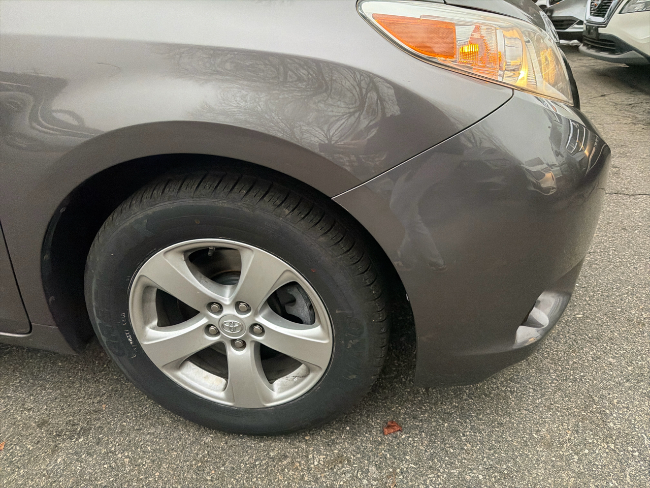 Toyota Sienna 5dr 7-Pass Van V6 L FWD (Natl) 2014