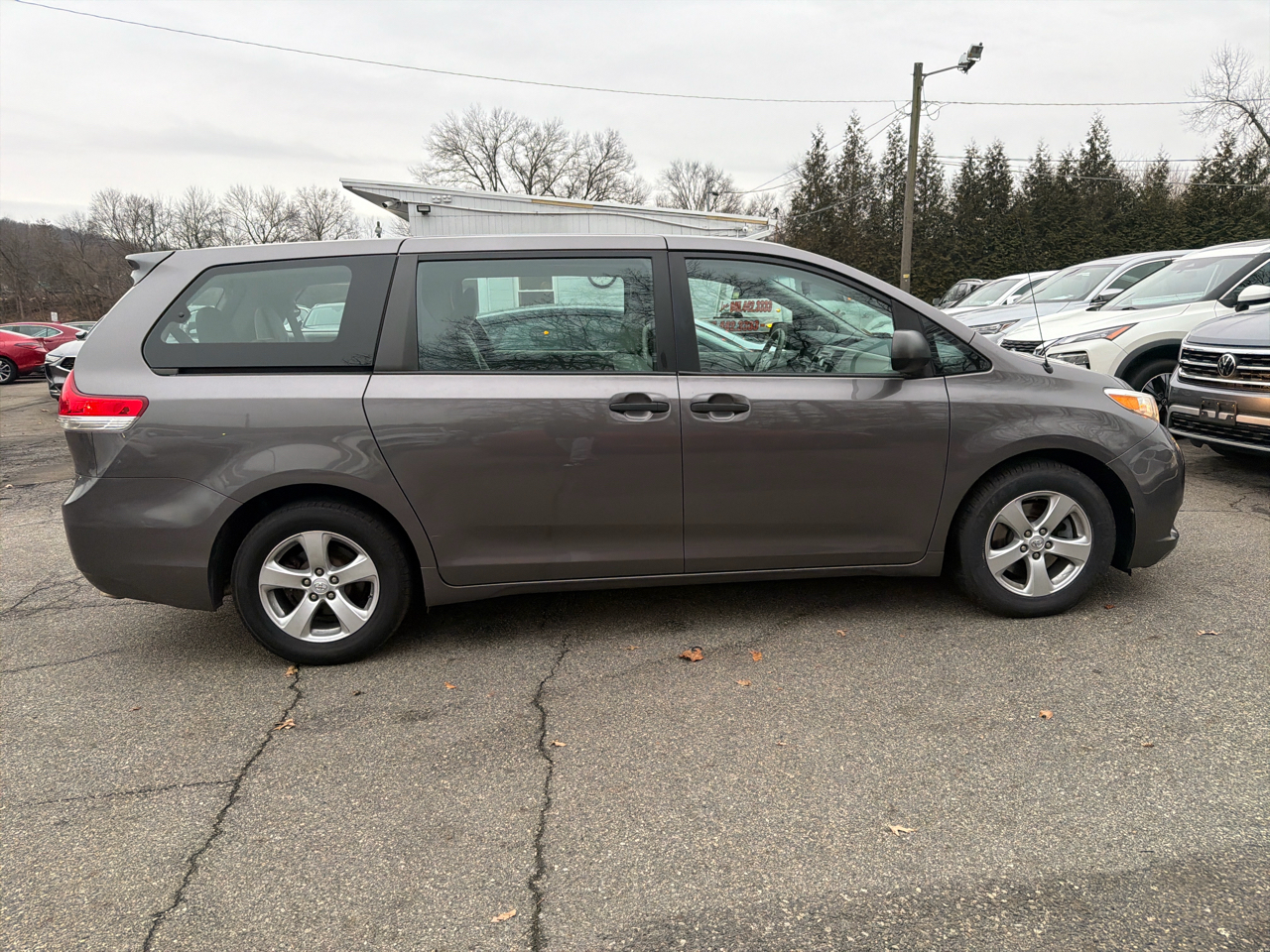 Toyota Sienna 5dr 7-Pass Van V6 L FWD (Natl) 2014