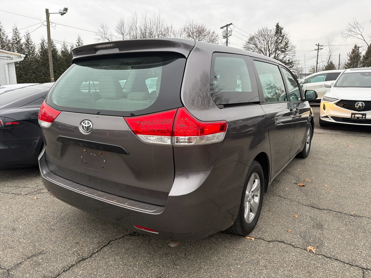 Toyota Sienna 5dr 7-Pass Van V6 L FWD (Natl) 2014