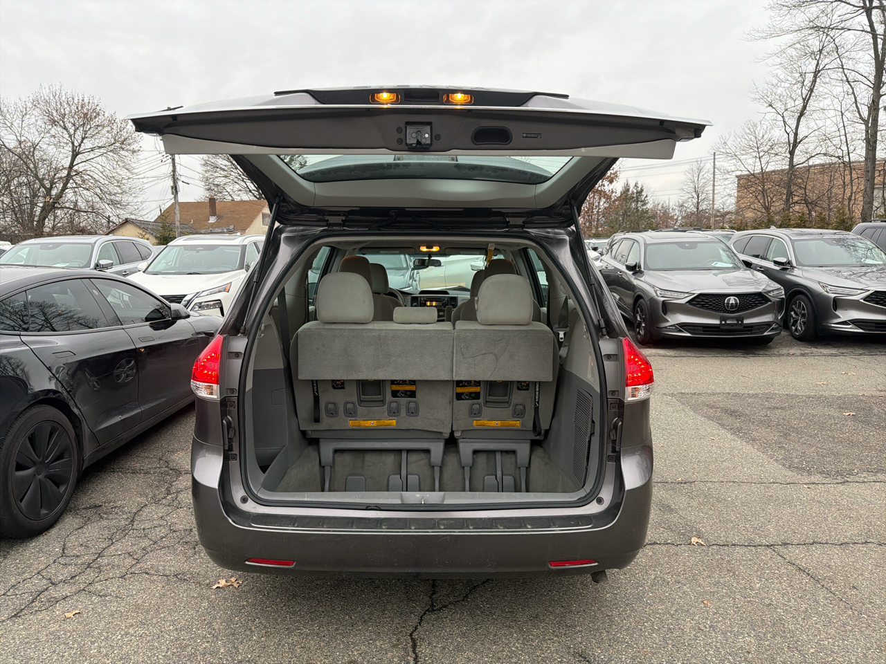 Toyota Sienna 5dr 7-Pass Van V6 L FWD (Natl) 2014