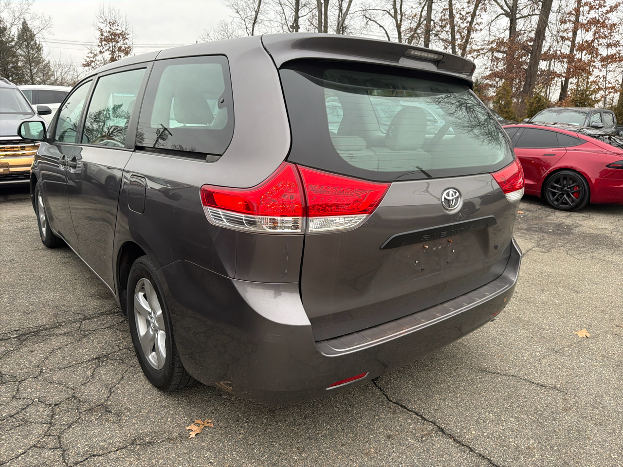 Toyota Sienna 5dr 7-Pass Van V6 L FWD (Natl) 2014