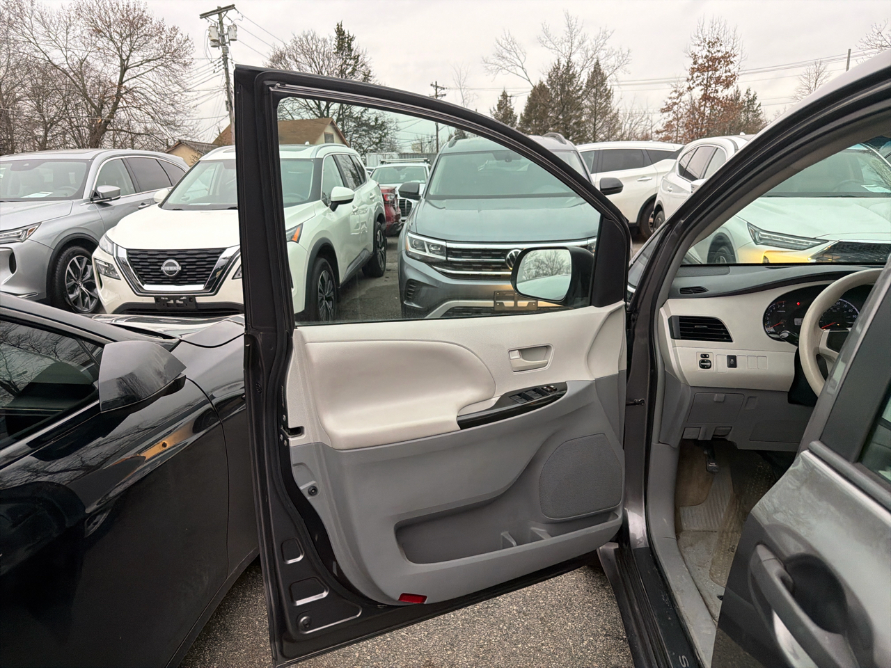 Toyota Sienna 5dr 7-Pass Van V6 L FWD (Natl) 2014