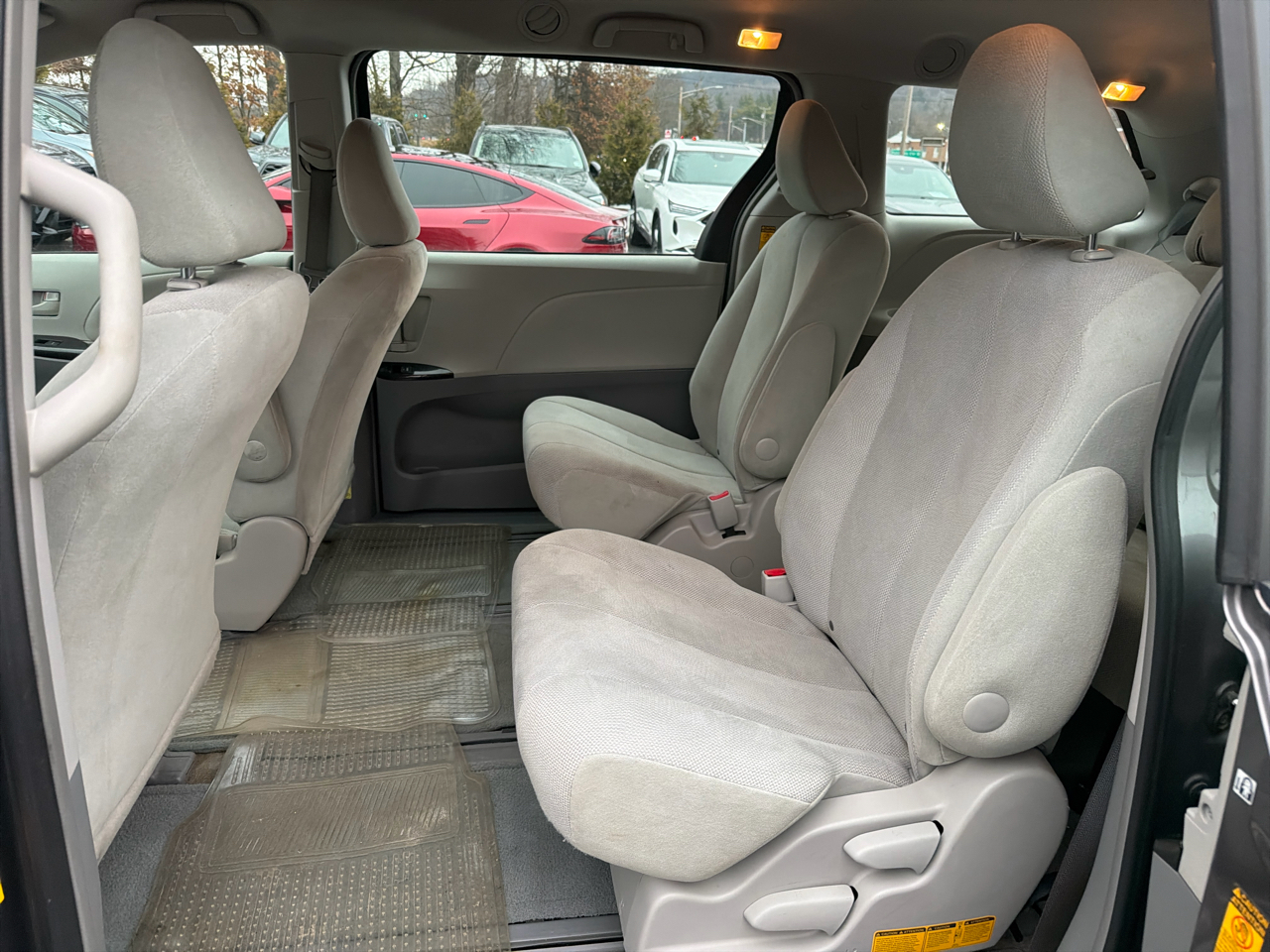 Toyota Sienna 5dr 7-Pass Van V6 L FWD (Natl) 2014