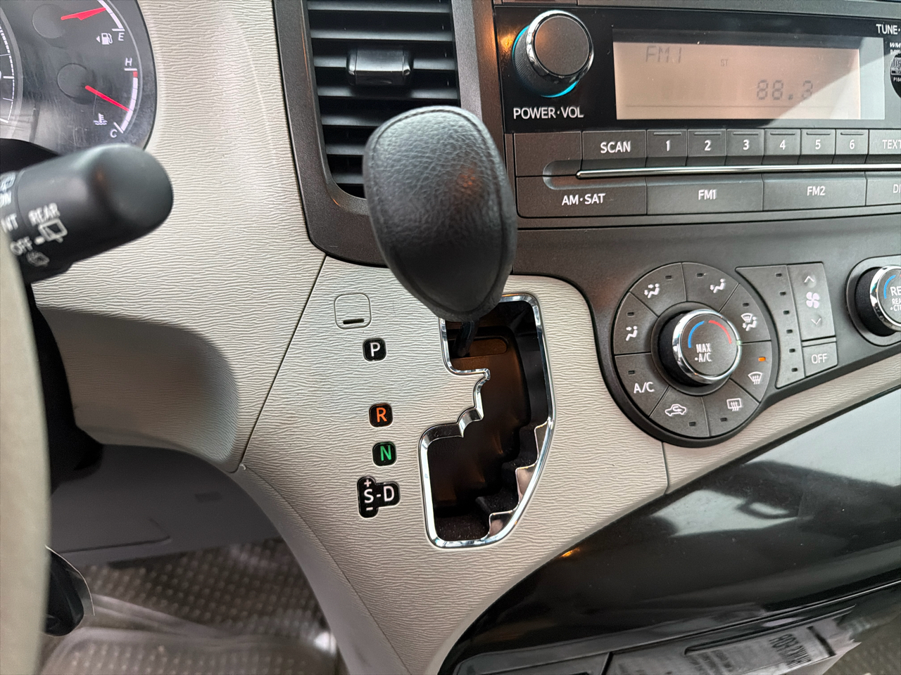 Toyota Sienna 5dr 7-Pass Van V6 L FWD (Natl) 2014