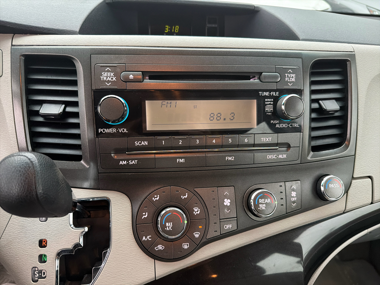 Toyota Sienna 5dr 7-Pass Van V6 L FWD (Natl) 2014