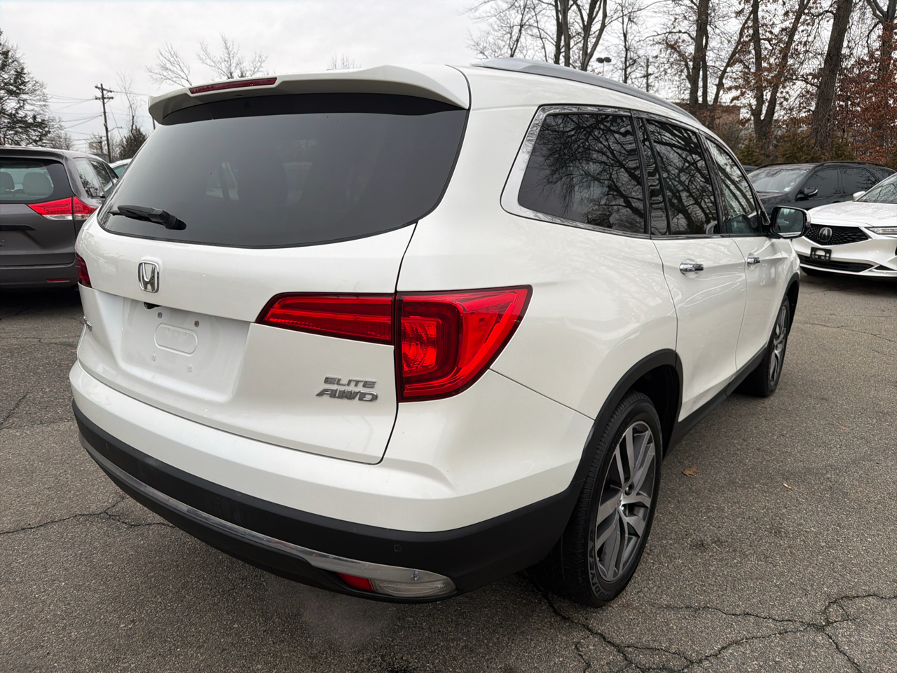 Honda Pilot AWD 4dr Elite w/RES & Navi 2016